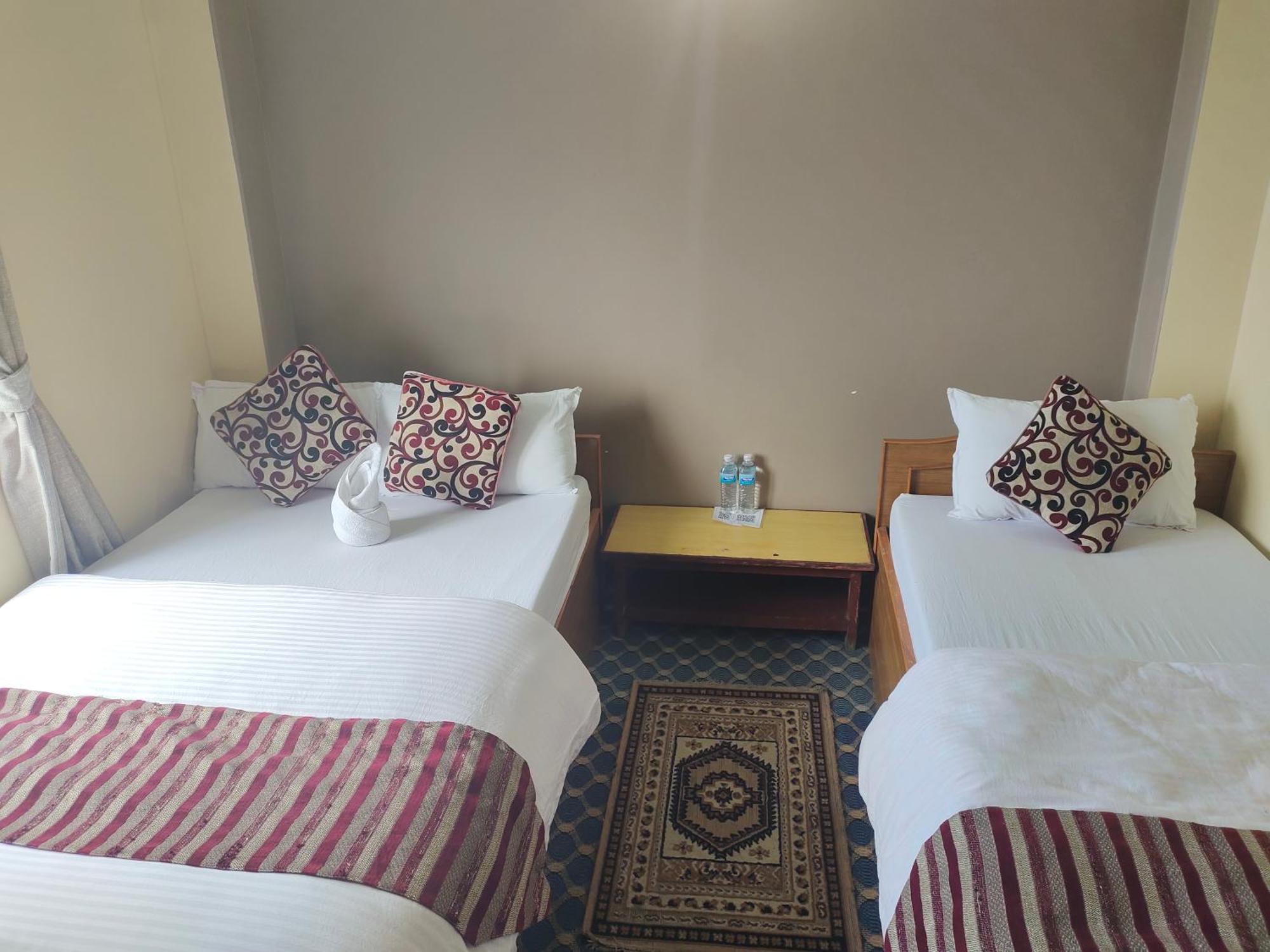Hotel High Ground Inn Sarangkot Похара Стая снимка
