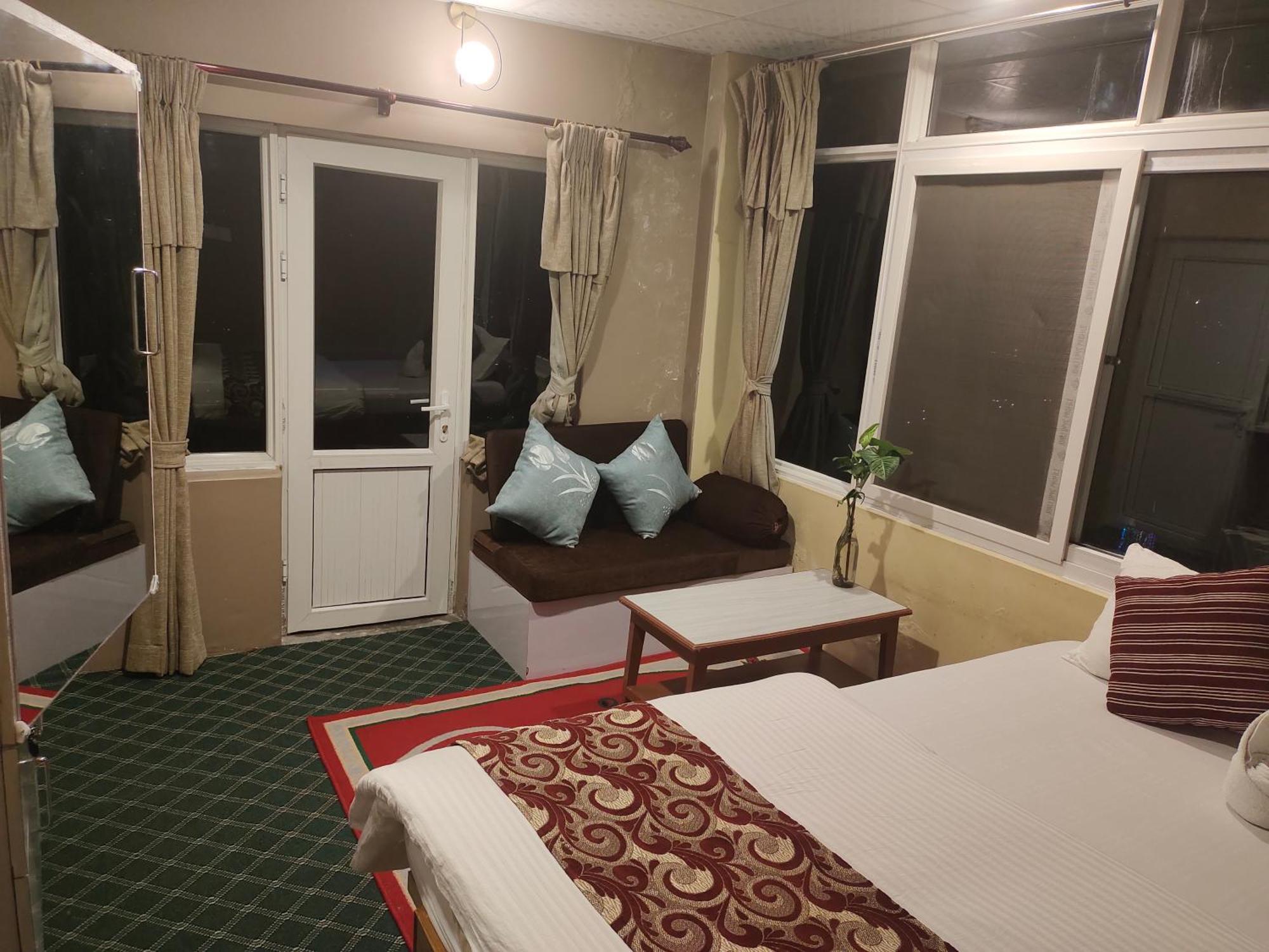 Hotel High Ground Inn Sarangkot Похара Екстериор снимка