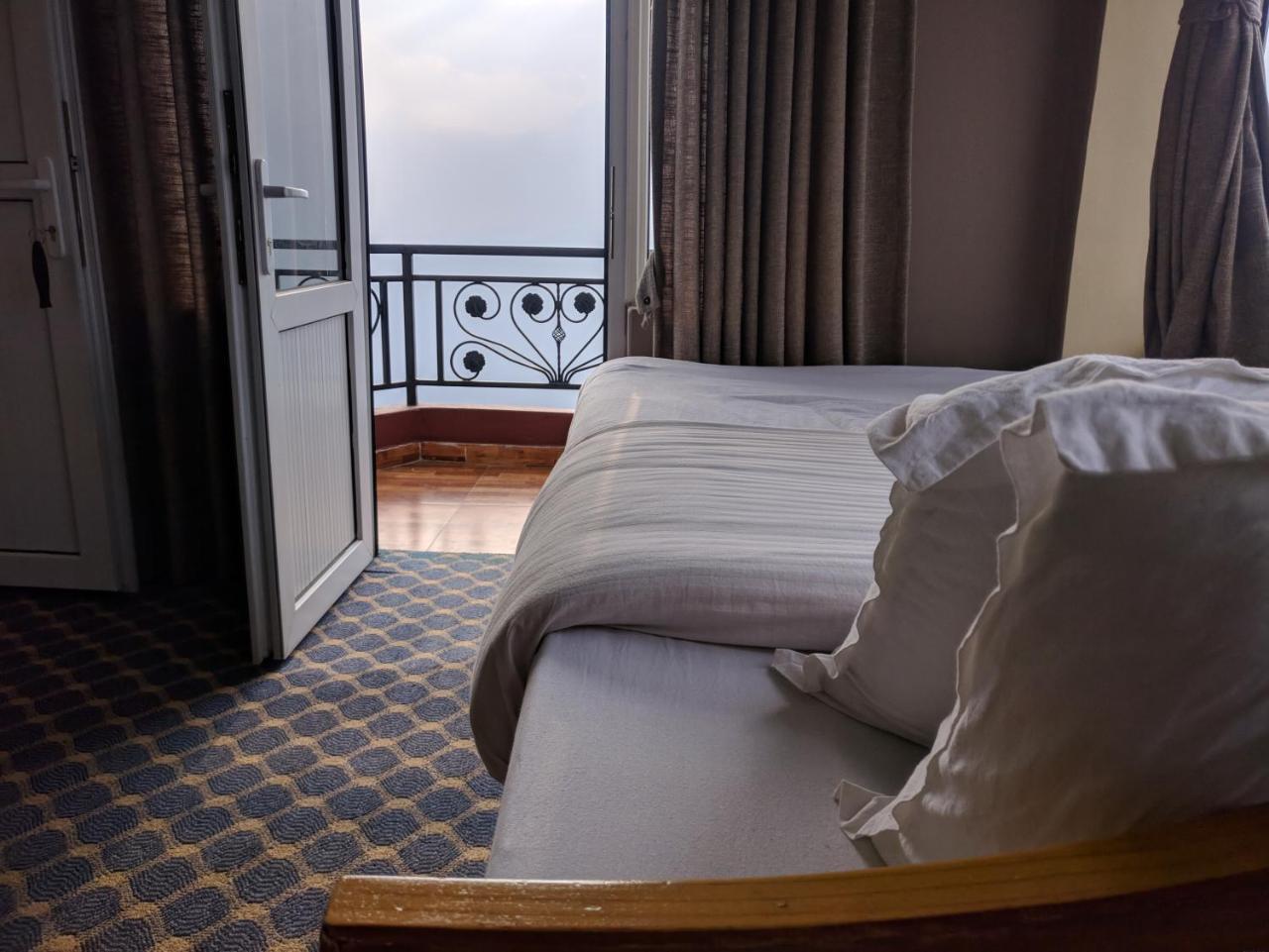 Hotel High Ground Inn Sarangkot Похара Екстериор снимка